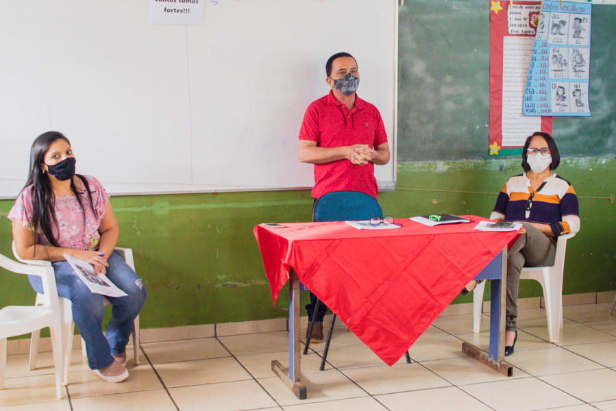 Secretário de Educação, João Campos, apresentando Plano de Ação. Foto: Telma Viana